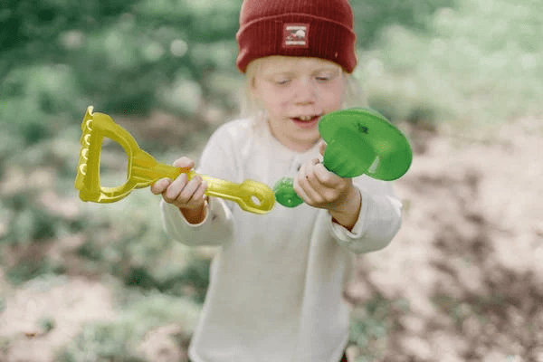 Éveillez les sens de bébé cet automne : 7 activités ludiques à faire en crèche